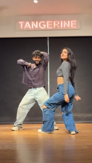 Shivani Paliwal Instagram - Another fun one with @shazebsheikh ✨✨

Location: @tangerineartsstudio