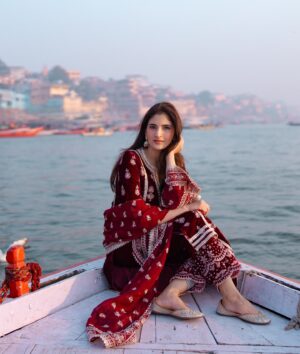 Shivani Raghuvanshi Instagram - 🥀🥀

Wearing : @shopmulmul 
Clicked by : @shubhankar_creative_shoot