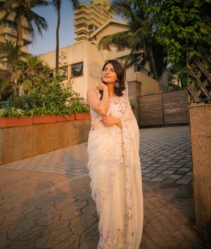 Shivani Raghuvanshi Instagram - Felt like a flower, blooming in this beautiful floral saree🪻🌸