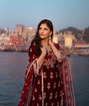 Shivani Raghuvanshi Instagram - 🥀🥀

Wearing : @shopmulmul 
Clicked by : @shubhankar_creative_shoot