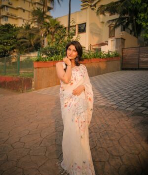 Shivani Raghuvanshi Instagram - Felt like a flower, blooming in this beautiful floral saree🪻🌸