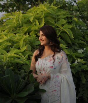 Shivani Raghuvanshi Instagram - Felt like a flower, blooming in this beautiful floral saree🪻🌸