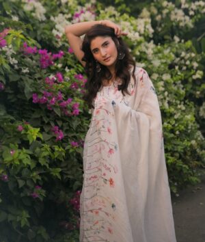 Shivani Raghuvanshi Instagram - Felt like a flower, blooming in this beautiful floral saree🪻🌸