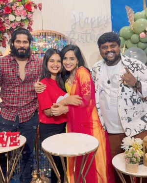 Shobha Shetty Instagram - Friends that Slay together Stay together♥️🧿
Happiest Birthday Shobhumaa❤️‍🔥🧿
Wishing you a life full of happiness and abundance🧿
@shobhashettyofficial @tastyteja @amardeep_chowdary 

.

.

.

.

.

.

.

#priyankajain #shobhashetty #tastyteja #amardeep #priyanka #shobha #tasty #teja #amardeepchowdary #friends #friendsforever #friendsforlife #bff #bffgoals #love #group #bb #bb7 #biggboss #biggbosstelugu7 #trending #trend #share #like #insta #birthday #decor #life