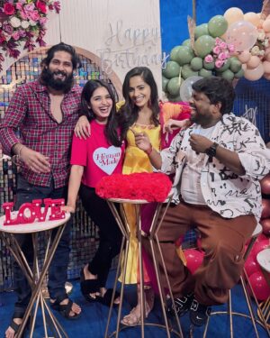 Shobha Shetty Instagram - Friends that Slay together Stay together♥️🧿
Happiest Birthday Shobhumaa❤️‍🔥🧿
Wishing you a life full of happiness and abundance🧿
@shobhashettyofficial @tastyteja @amardeep_chowdary 

.

.

.

.

.

.

.

#priyankajain #shobhashetty #tastyteja #amardeep #priyanka #shobha #tasty #teja #amardeepchowdary #friends #friendsforever #friendsforlife #bff #bffgoals #love #group #bb #bb7 #biggboss #biggbosstelugu7 #trending #trend #share #like #insta #birthday #decor #life