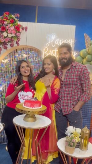 Shobha Shetty Instagram - Many more happy returns of the day @shobhashettyofficial 
A small celebrations from our  @priyankamjain___0207 & @amardeep_chowdary 

Thank you @showcity_hyd for awesome Memories

Best private theatre in Hyderabad to celebrate any occasion 🎭 

Addons: FOG Entry , photography, Flower bouquet, Cakes , Party material, Cold fire, reel edit

Call/whatsapp: ￼⁨091774 44600⁩
website: www.showcity.in

Private Theatre: Experience unique movie feel atmosphere with atmos dolby speakers 🔊 
Decoration: Fabulous decorations according to the occasion 🎉
Food : In house kitchen or u can order snacks from locals restaurant 😍

location: Gachibowli and KPHB

#privatetheatre #Reels #celebrations #ShowCity #bingewatch #surprise #dinnerparty #privatepartyvenue #privateevents #movienight #movietime #birthdayparty #anniversary #birthdaygirl #birthdaygift 

#tastyteja #shobhashetty #priyankajain #amardeep #biggboss7telugu #birthdaycelebrations