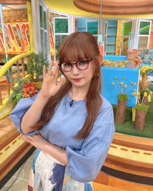 Shoko Nakagawa Instagram - ひるおびに2週連続メガネ👓で出演したり、
昨日はコンタクト復活したりしてます

桂子さんじゃないよ？

#ひるおび #メガネ #中川翔子