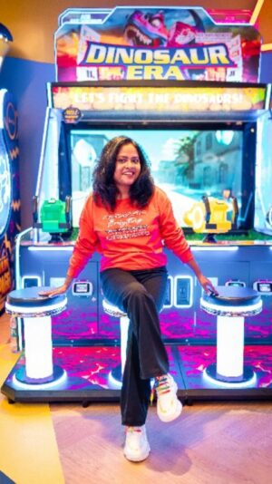 Shona Roy Instagram - "🎄 Jingle all the way to @timezonegames in Bengaluru! 🌟 This Christmas, it's Triple Dollar Day on 25th December, 8AM - 11AM! 🎅💲 Recharge your Timezone card for 3X the Fun and make your Christmas merrier! 🎁✨ Don't miss out on the Double Dollar offer from 22nd to 25th Dec! 🎮🎉 Head to your nearest Timezone and let the festive gaming begin! #TripleDollarChristmas #FestiveGaming" 

#doubledollar #tripledollar #timezonegames #timezonedoubledollar #timezonetripledollar #christmasoffer #timezonechristmas #arcadegames #familyentertainment #timezonebonusoffer #timezonegames #timezonebangalore #bangaloreblogger #arcadegames #bumpercar #vrrides #bowling