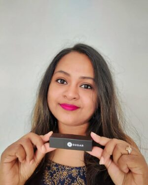 Shona Roy Instagram - #Ad #thelaziebug 
The brighter the lips..
The brighter the smile☺️

Shop this lipstick & many more international beauty brands from Amazon's Global Beauty Store.

Shop from the link in bio
& my story 🪄🪄
.
#getstyledwithamazon #globalbrandstore #amazonbeautyfinds