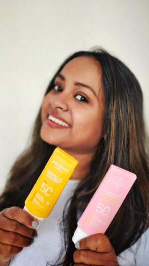 Shona Roy Instagram - @dotandkey.skincare sunscreens give off a nice natural finish and are comfortable on the skin without any greasiness or heavy feel.

The watermelon one gives a nice dewy finish and the Vitamin C Sunscreen gives a bright and a healthy look. Both are suitable for all skin types and can be chosen based on preference.

The packaging is cute, compact, travel friendly and ideal for everyday wear! 

Overall, these are some amazing sunscreens I would recommend! 💋

Get them from their website and use my code "SHONA15" for additional love 💕
.
#sunscreen #sunscreeneveryday #sunprotection #eventonedskin #healthyskin #thelaziebug