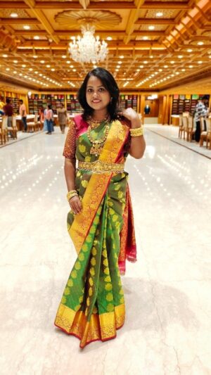 Shona Roy Instagram - Visited The Chennai Silks & Shree Kumaran Jewellers Hosur for the upcoming Durga Puja & Wedding season shopping.

It's a one stop destination for both casual & wedding collection shopping for Men, Women & Kids.
.
.
@the_chennai_silks__hosur 
@sktm_hosur 
@vivahaluxe
.
#TheChennaiSilksHosur #Bangalore #Bengaluru #BangaloreDiaries #BangaloreShopping #BangaloreFashion #BangaloreJewellery #Bengaluru #BengaluruDiaries #Silk #SilkSaree #SilkSarees #Pattu #PattuSaree #PattuSarees #Wedding #Weddings #WeddingDress #WeddingPurchase #WeddingInspiration #WeddingWear #WeddingShopping #Kanjeevaram #KanjeevaramSilk #Kanchipuram #KanchipuramSarees #KanchipuramSilkSaree #KanchipuramWeddingSaree #Dussehra #Diwali