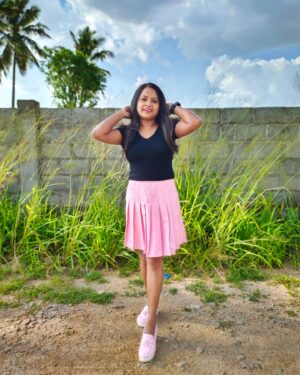 Shona Roy Instagram - #Ad #thelaziebug
This Monsoon get stylish & comfortable with this look👗👗

Shop this look from the link in my bio.
Shop this & many more trendy outfits from Amazon's Monsoon Collection.
.
#getstyledwithamazon #amazonbeautyfinds #globalbrandstore #monsoonsale