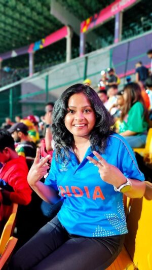 Shona Roy Instagram - The Cricket World Cup has always been a dream, and now I'm living it, thanks to @indusind_bank The greatness of this match is undeniable, and the energy in the stadium is contagious. Let's come together and make some noise for our team! 

#CricketWithIndusIndBank #cheerforgreatness 
.
.
[ Instagram reel cricket stadium cricket match world cup India Pakistan Bangalore ]