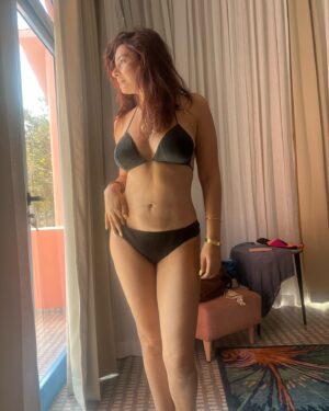 Shonali Nagrani Instagram - Flex and flaunt :)
#flex #showoff #flaunt #bodytransformation #slowandsteady #fitness #getfit