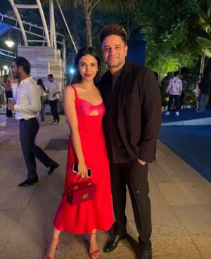 Shriya Pilgaonkar Instagram - Happy birthday Yaara ! @jaideepahlawat 🤗So many beautiful & fun experiences  on and off screen 
Haste khelte aur bina kuch kahe, Kitna kuch sikha diya aapne. Love you and thank you for being such an inspiration. 🤍