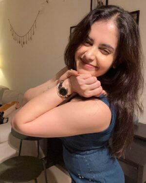 Shruthi Prakash Instagram - ‘Face Reveal’ post the surgery ❤️ clean up good no?🫢
Happiest birthday @thevikrambhatt sir!

#shrutiprakash #gettogther #happynewyear #blessed #newbeginnings