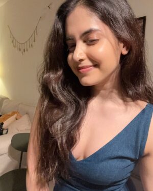 Shruthi Prakash Instagram - ‘Face Reveal’ post the surgery ❤️ clean up good no?🫢
Happiest birthday @thevikrambhatt sir!

#shrutiprakash #gettogther #happynewyear #blessed #newbeginnings