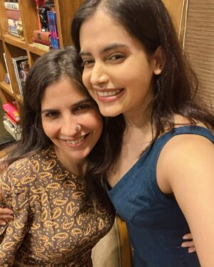 Shruthi Prakash Instagram - ‘Face Reveal’ post the surgery ❤️ clean up good no?🫢
Happiest birthday @thevikrambhatt sir!

#shrutiprakash #gettogther #happynewyear #blessed #newbeginnings