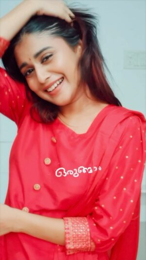 Shruthy Sathyan Instagram - This outfit reminds me of those retro films ♥️
Comment down for outfit link 🫶🏼