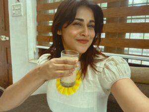 Shruthy Sathyan Instagram - 🌼

(This very cute dress is from @thebhamini )

#onam #home #onam2024 #achachan