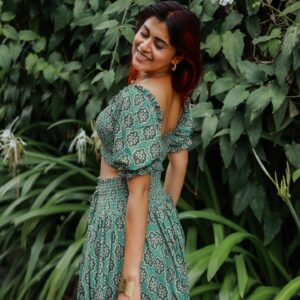 Shruthy Sathyan Instagram - 🫶🏼

Outfit @urbanic_in 
Chocker @just_lil_things_ 
Bangles @lili_origin