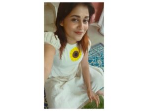 Shruthy Sathyan Instagram - 🌼

(This very cute dress is from @thebhamini )

#onam #home #onam2024 #achachan