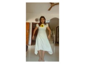 Shruthy Sathyan Instagram - 🌼

(This very cute dress is from @thebhamini )

#onam #home #onam2024 #achachan