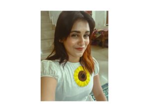 Shruthy Sathyan Instagram - 🌼

(This very cute dress is from @thebhamini )

#onam #home #onam2024 #achachan