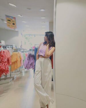 Shruthy Sathyan Instagram - Get ready for Onam with Unlimited Store’s amazing deals! 🎉 Spend ₹2999 and grab a duffle bag or Bluetooth speaker for just ₹199. Spend ₹5999 and pick up a mixer grinder for only ₹399. Enjoy great savings and festive style!😍

📍unlimited store Thrissur 

#Onamfashionfix #UnlimitedFashion #BigSale #FreshFashionFix #unlimited