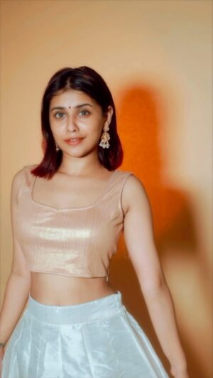 Shruthy Sathyan Instagram - Clearing drafts🥲 Shot this a year ago , I didn’t like it.. so didn’t post & now I’m like .. just post it man 😂

@indya ethnic wear haul