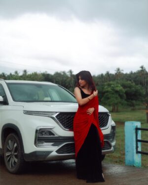 Shruthy Sathyan Instagram - 🌼♥️🌻

OUTFIT @ekhay_a
