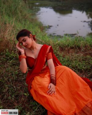 Shruthy Sathyan Instagram - All of us love a good ethnic look, not only that getting a good picture of that look is also important . Here, all time favourite canon eosr50 is always there to my rescue .
This one is very easy to use , with so many modes, filters .
As a person who loves taking pictures , I need something that makes my work easy . The Canon EOS R50 offers various modes and filters to enhance your photography experience.
Auto Mode,Tv Mode ,Creative Filters including Grainy B/W, Soft Focus, Fish-eye Effect & much much more .
Elevate your visual storytelling with the Canon EOS R50 - exceptional image quality, every time