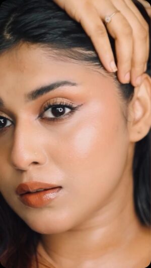 Shruthy Sathyan Instagram - ✨
@laneige_in makeup serum 
@staze9to9 foundation 
@staze9to9 compact powder 
@mynykaa lipstick Jane