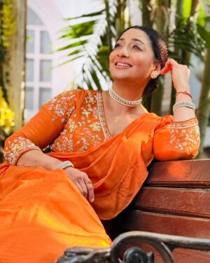 Shruti Ulfat Instagram - The ORANGE effect… 🧡
.
.
. Thank you Rohit for capturing these moments.. 🙏🌻 @rohitpurohit08 
#yrkkh #vidya_yrkkh #shrutipanwar#actor