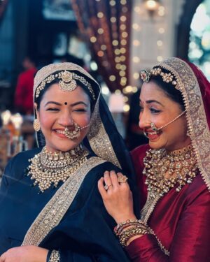 Shruti Ulfat Instagram - Rishta ki Sundar SHRUTIYAN 👯‍♀️ Devrani-Jethani ❤️

Watch Yeh Rishta Kya Kehlata hai .. 9 30pm on @starplus for the Upcoming Episodes With The Most Beautiful Rajasthani Costumes n Setups.. it’s a Treat Visually 😍❤️⭐️✨ @directorskutproduction #yehrishtakyakehlatahai #yrkkh  Thu Thu Thu 🧿🧿🧿