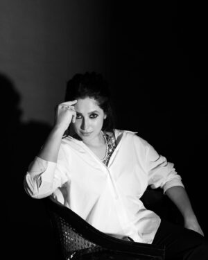 Shubhaavi Choksey Instagram - “Only a few find colour in the depths of black and white”
Clicked these a while ago … Never posted .. 
Felt like it today 

Shot by my favourite @shotbyrohitdey 

#mood #blackandwhitephotography #me #vibe