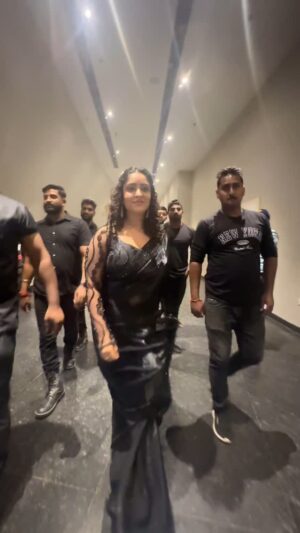 Shubhi Sharma Instagram - Superb song @singhpawan999 

#sari #shubhisharma #bhojpuriactress #viralreels #pawansingh