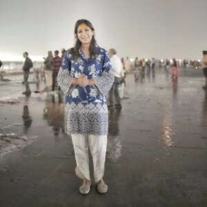 Shweta Mohan Instagram - Had an incredible experience at the #Mahakumbh ... I feel truly blessed to be have been able to make it to the Triveni Sangam and to have performed there 🙏 
Returning home with a sense of pride for our culture and history... The "vibe" was above religion, it felt like a synergy of our inner being with the expanse of the universe ...
Indeed, a once-in-a-lifetime experience !
A special salute to the @ministryofculturegoi , the @upgovt for  their mammoth efforts in making this event as friendly to the common man as possible.

#Prayagraj #kumbhmela @ministryofculturegoi
