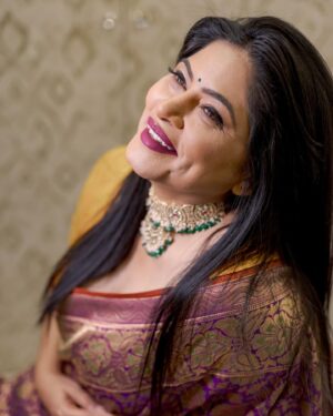 Shweta Shinde Instagram - Pure festival bliss.✨

PC : @storyart_by_hj 
MUA : @tanvimakeupandhair