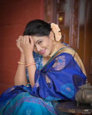 Shweta Shinde Instagram - 💙

Day 7
Colur -  Blue 

Makeup by : @sajjanadutal_official @vinuda_makeover 
Asist by : @_unique_girl_1008 

Click by : @frames_by_candid_katha  @just_amar717 

Location : @photowadi_studio_satara 

Jewellery : @rutvi_cosmetic_and_imitation 

#trending #navratr #festival #actress #zeemarathi #instagood #instagram