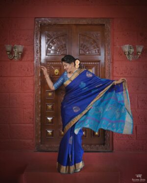Shweta Shinde Instagram - 💙

Day 7
Colur -  Blue 

Makeup by : @sajjanadutal_official @vinuda_makeover 
Asist by : @_unique_girl_1008 

Click by : @frames_by_candid_katha  @just_amar717 

Location : @photowadi_studio_satara 

Jewellery : @rutvi_cosmetic_and_imitation 

#trending #navratr #festival #actress #zeemarathi #instagood #instagram