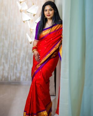 Shweta Shinde Instagram - Wearing paithani for karwachauth celebrations
Blending cultures❤️

PC : @thephotowala