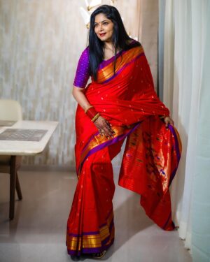 Shweta Shinde Instagram - Wearing paithani for karwachauth celebrations
Blending cultures❤️

PC : @thephotowala