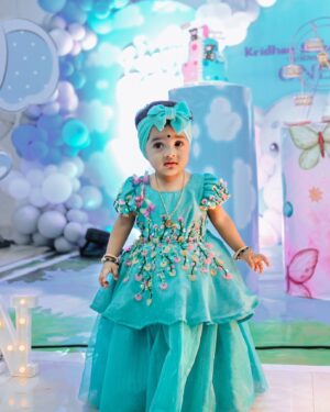 Shwetha Bandekar Instagram - Beautiful family celebrates the 1st Birthday of lovely twins.
#frontiersfashionlounge #familycombo #momanddaughter #receptiondress #pastel  #gown #floral