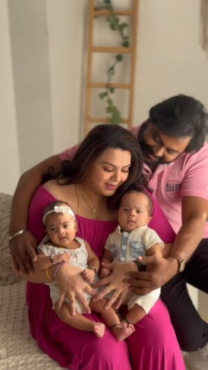 Shwetha Bandekar Instagram - தாயான தாய் இவரோ
தங்கரத தேரிவரோ #babyphotography #twinsbabyboyandgirl #newbornphotography #babyboy #photography #babygirl #newborn #newbornphotographer #photographer #familyphotography #babyphotographer #babylove #babies #love #family #photoshoot #photooftheday #babyfashion #babyshower #l #momlife #kidsphotography ##babymodel  #portraitphotography #newbornphotos  #newbornbaby #babyboy #twins ♥️