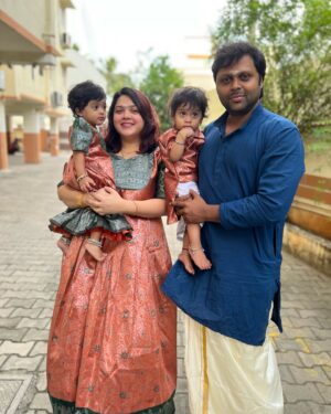 Shwetha Bandekar Instagram - “Let’s celebrate this Pongal with hearts full of gratitude and joy.”
Dress @mugil.fashions 
Shot by @alexbrotus 
#shwethabandekar #sb #reelsinstagram #reelitfeelit #comedy #contentcreator #husbandandwife #twinmom #crazyme #momlife #kstwins #cutebaby #kridhankrishna #sarvashri #happyus #pongal #celebration #festivevibes #festivewear #pongalspecial #pongal2025 
#Pongalopongal #mugilfashions