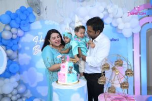 Shwetha Bandekar Instagram - My twins birthday celebration pics.. ❤️❤️❤️❤️
.
Decor @best_event_entertainments 
Photography @jaihindh_photography 
Family combo dresses from @frontiers_fashion_lounge 
Organised and managed by @sparkling_starz_events & @rajesh_chandrasekaran__ 

#shwethabandekar #sb #kstwins #birthdaycelebration #twinbirthday #happyus #positivevibes #love #twinmom #happybirthday #twins #firstyearbirthday #celebration #twindad #instalove #instafashion #bluetheme