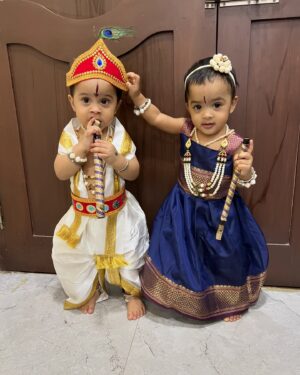 Shwetha Bandekar Instagram - Enga veetu Radhe Krishna ❤️❤️ @kstwins celebrating their first year Krishna Janmashtami… Happy Krishna Jayanthi to all our Insta family lots of love from @kstwins