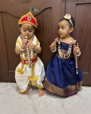 Shwetha Bandekar Instagram - Enga veetu Radhe Krishna ❤️❤️ @kstwins celebrating their first year Krishna Janmashtami… Happy Krishna Jayanthi to all our Insta family lots of love from @kstwins