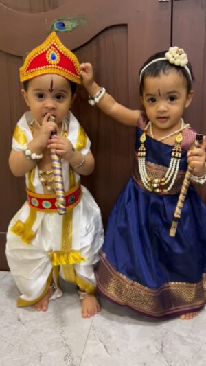 Shwetha Bandekar Instagram - Enga veetu Radhe Krishna Ready 😍😍
First year Krishna Jayanthi celebration with @kstwins 
Look eppidi iruku comment pannunga… Love from @kstwins ❤️❤️❤️❤️
#shwethabandekar #sb #kstwins #krishnajanmashtami #celebration #love #malmaruga #kridhankrishna #sarvashri #happiness #twinmom #twinbabies #positivity #positivevibes